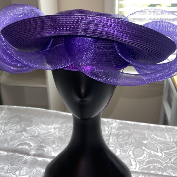 GORGEOUS PURPLE HAT WITH NECK STRING - Picture 3 of 9